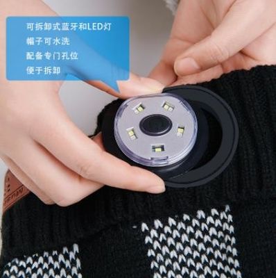 Bluetooth Beanie Hat Video Camera avec la lumière, écouteurs sans fil rechargeables de chapeau de phare d'USB 4 LED pour skier, fonctionnant