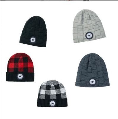 Bluetooth Beanie Hat Video Camera avec la lumière, écouteurs sans fil rechargeables de chapeau de phare d'USB 4 LED pour skier, fonctionnant
