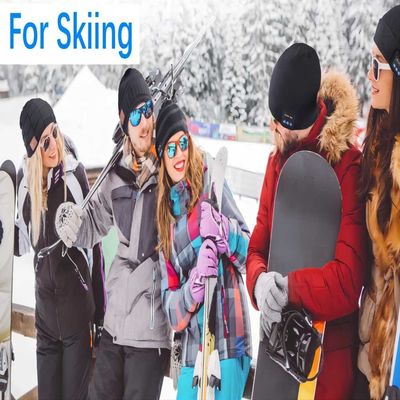 La musique apprécient le chapeau de Beaine avec le haut-parleur pour s'élever courant de ski de sport d'hiver