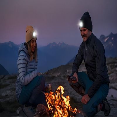 Chapeau d'écouteurs de Bluetooth de chapeau de musique de phare de LED pour Noël, anniversaires, hommes