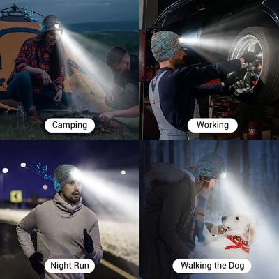 Le chapeau d'écouteurs de Bluetooth de sports remet librement avec des entretiens Flahslight de téléphone de musique