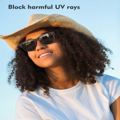 Femmes d'hommes Bluetooth Sunglasss avec des haut-parleurs et des verres futés audio de musique ouverte d'oreille de Mics